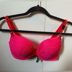 🆕 Very Sexy push up bra, Victoria secret 2015. Lacey Pink & NWT.